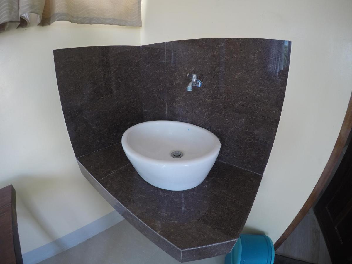 אל נידו Galourique Inn מראה חיצוני תמונה